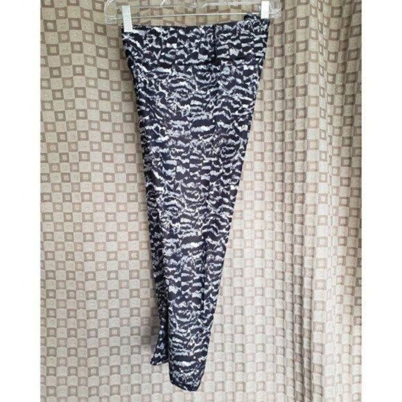 Fabletics Women's Mid-Rise PowerHold Cropped Leggings Capri Activewear - Picture 4 of 7